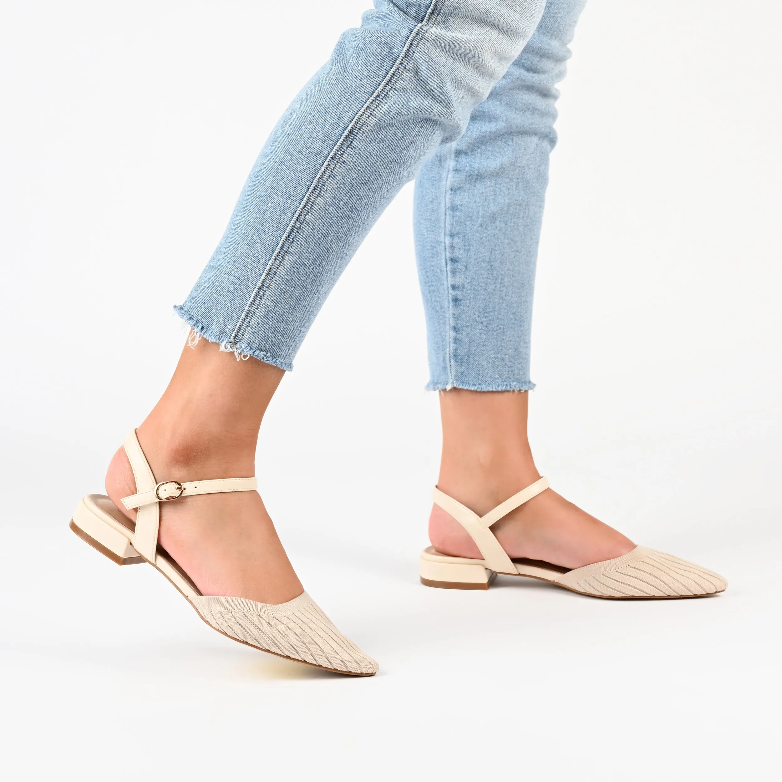 Journee Collection Women's Ansley Flats