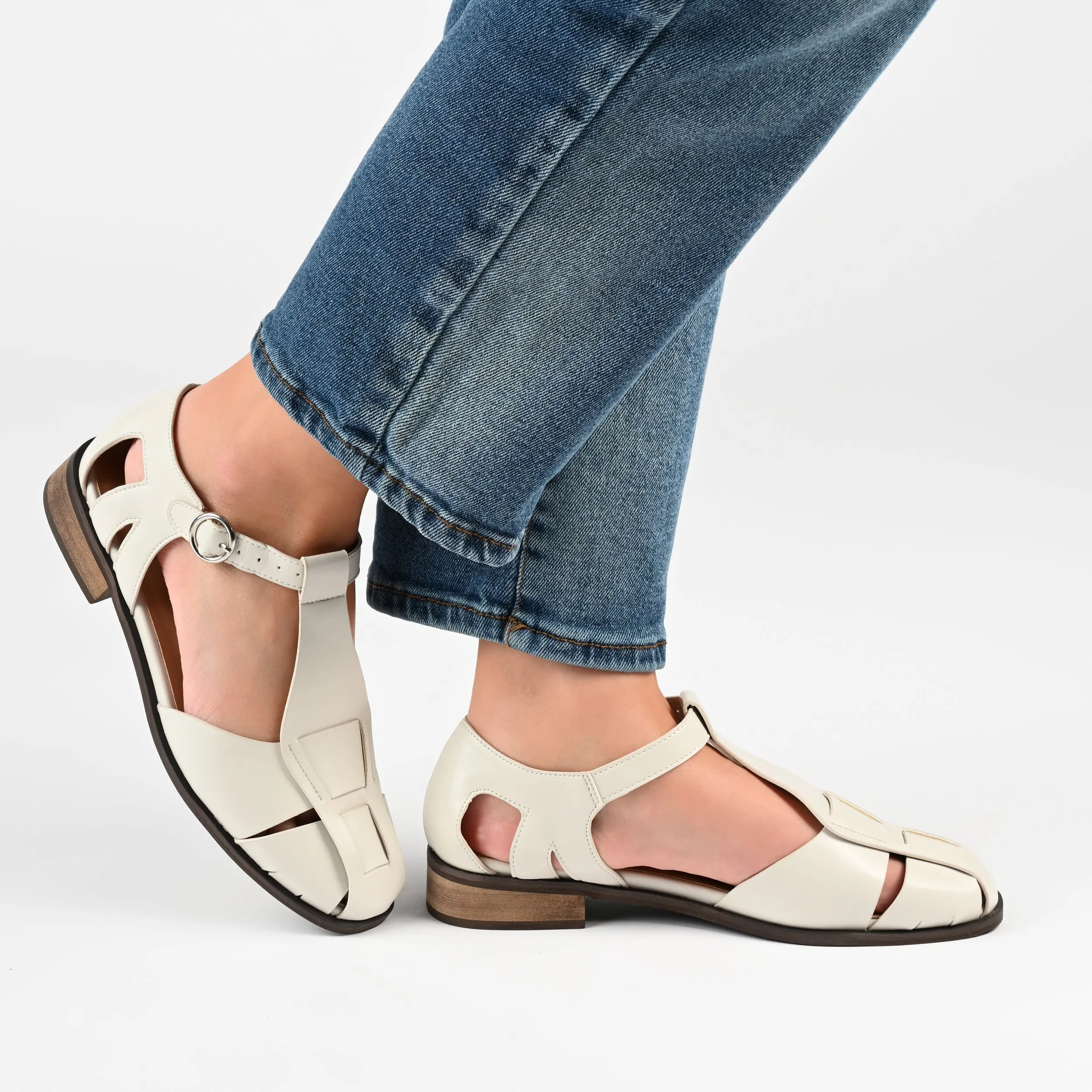Journee Collection Women's Azzaria Flats