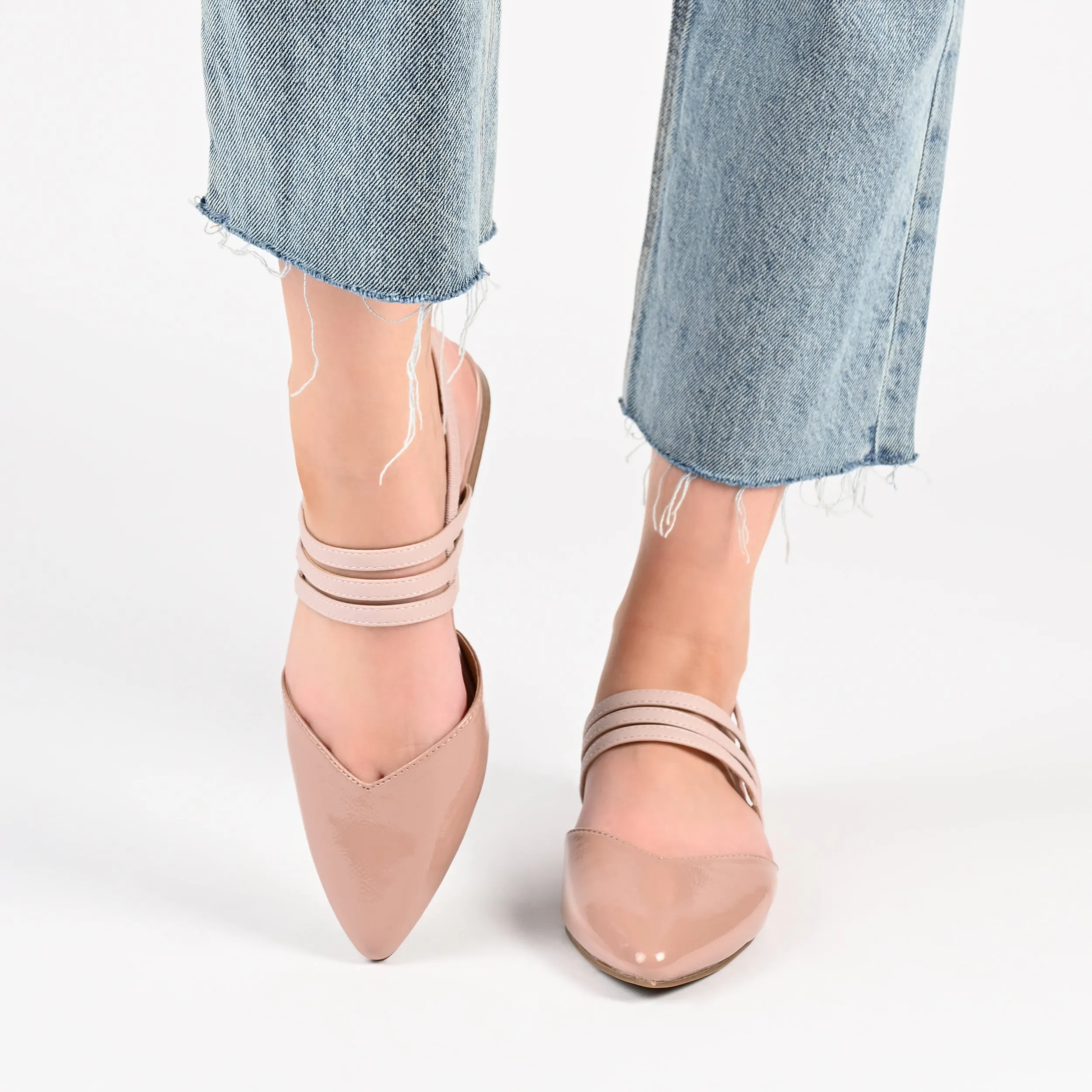 Journee Collection Women's Brinney Flat