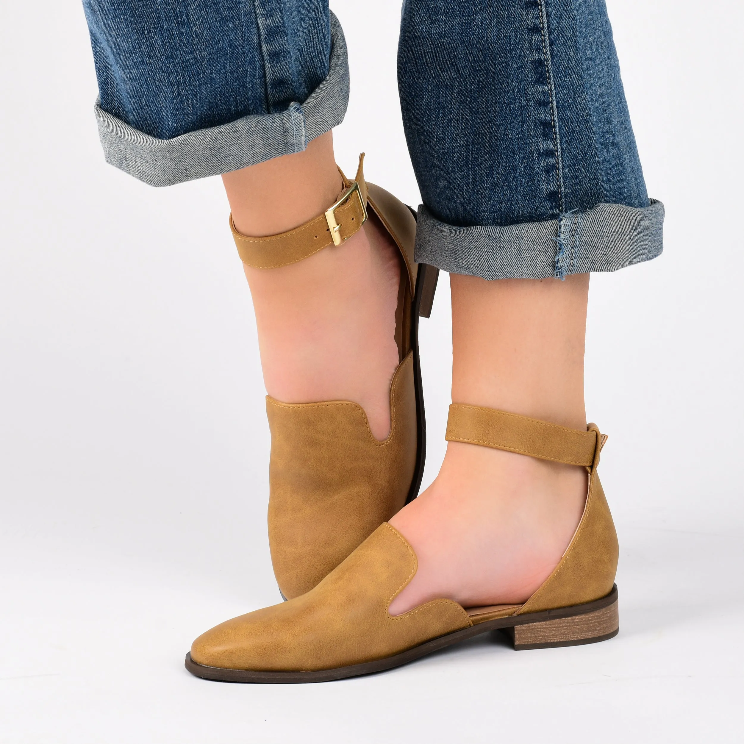 Journee Collection Women's Loreta Flat