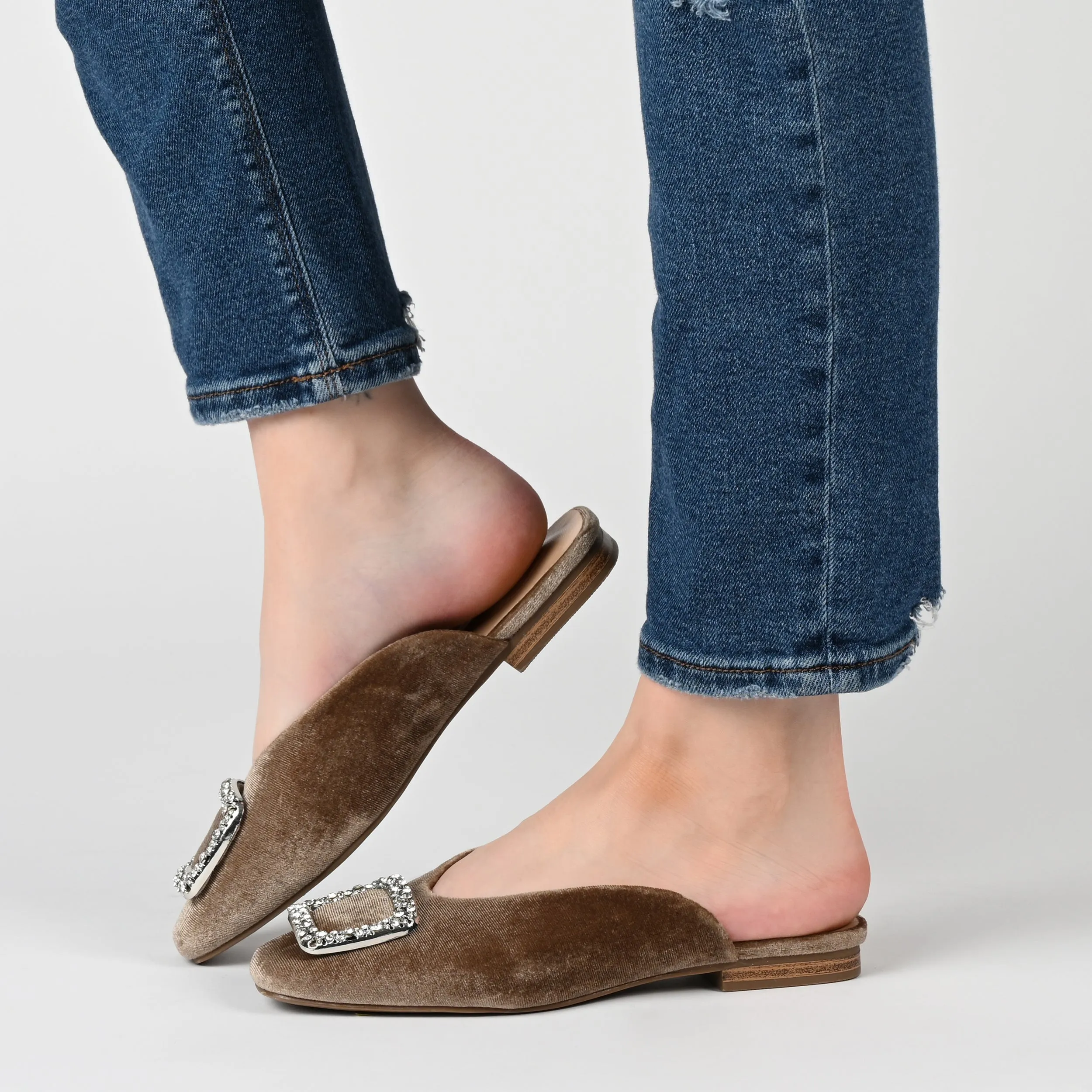 Journee Collection Women's Sonnia Flat