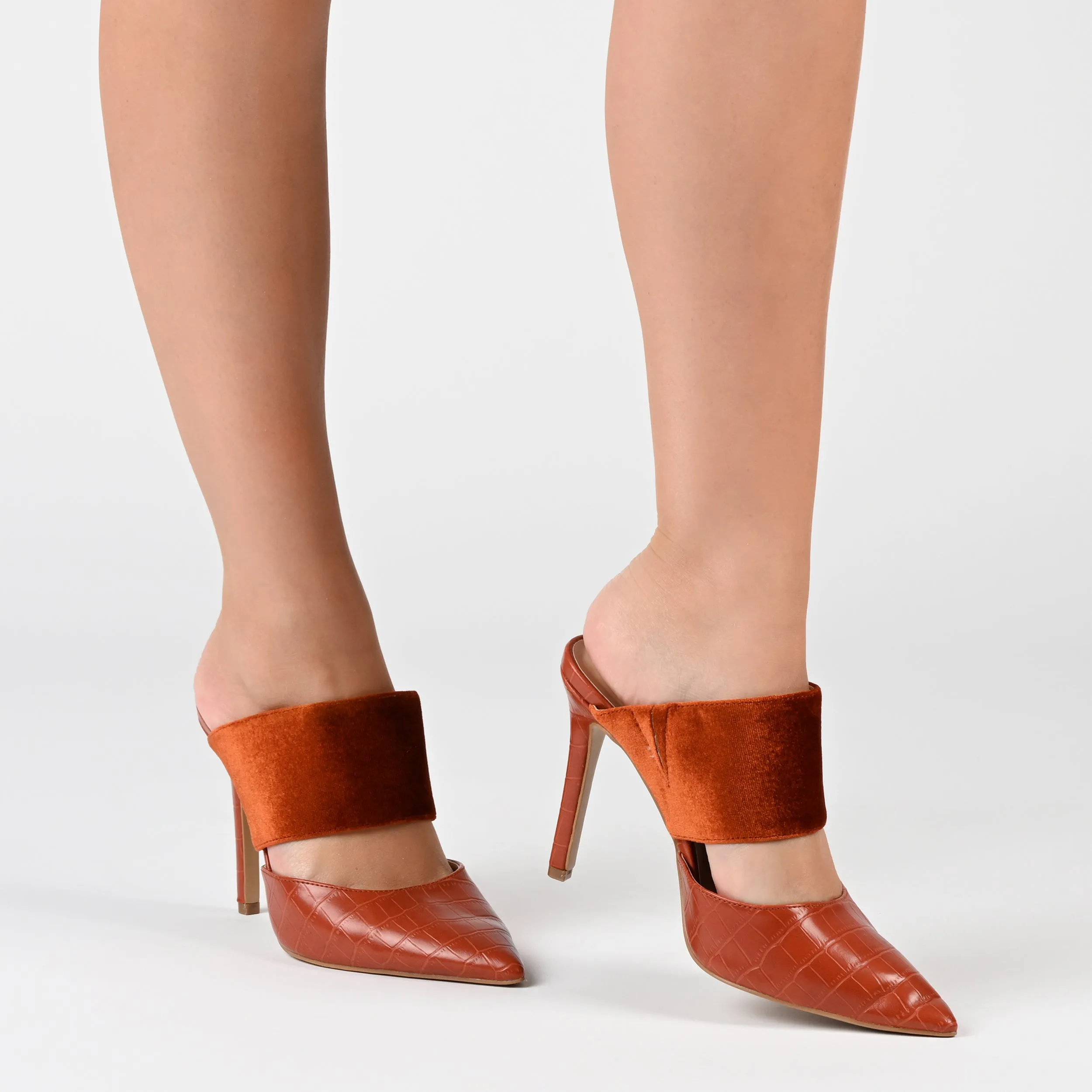 Journee Collection Women's Sutonn Pump
