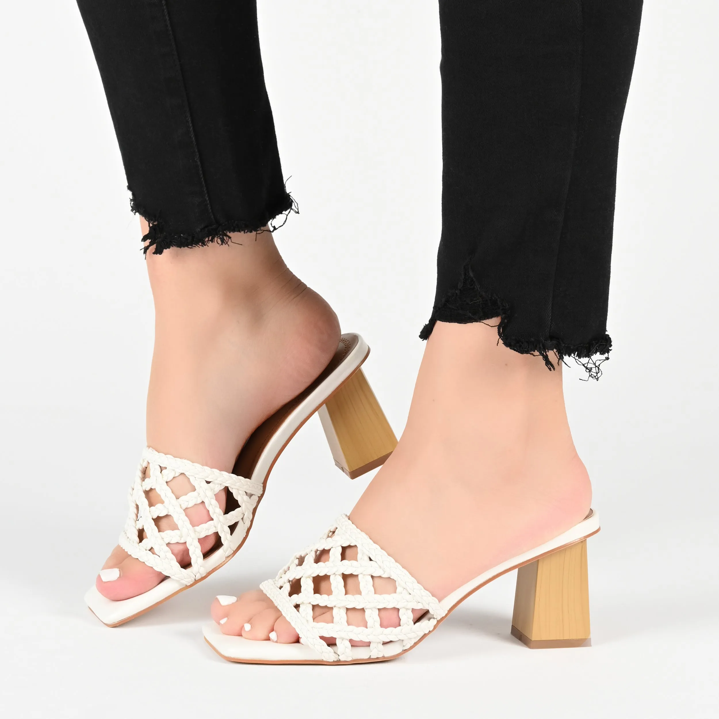 Journee Collection Women's Tru Comfort Foam Evvie Pump