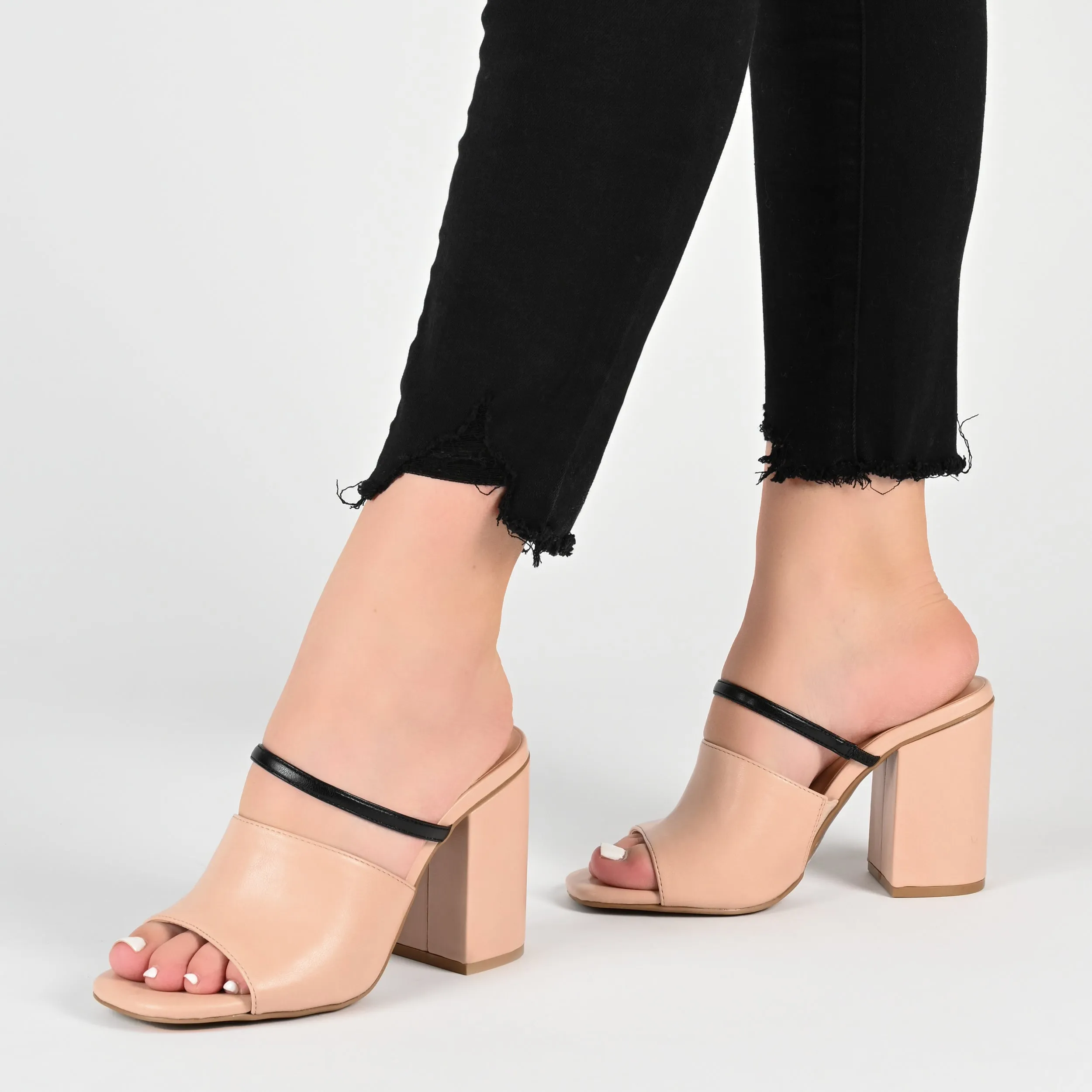 Journee Collection Women's Tru Comfort Foam Heiddy Pump