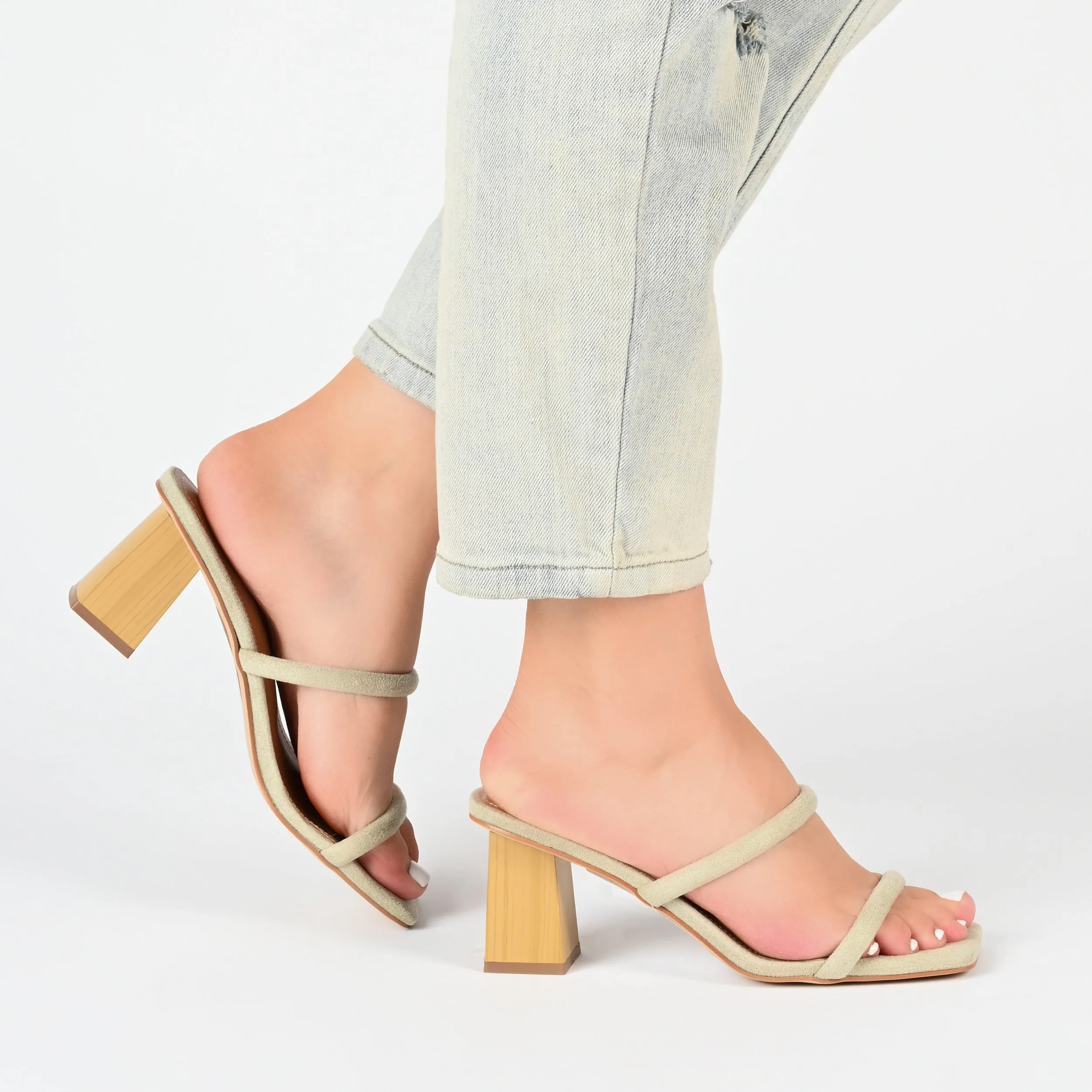 Journee Collection Women's Tru Comfort Foam Henrietta Pump