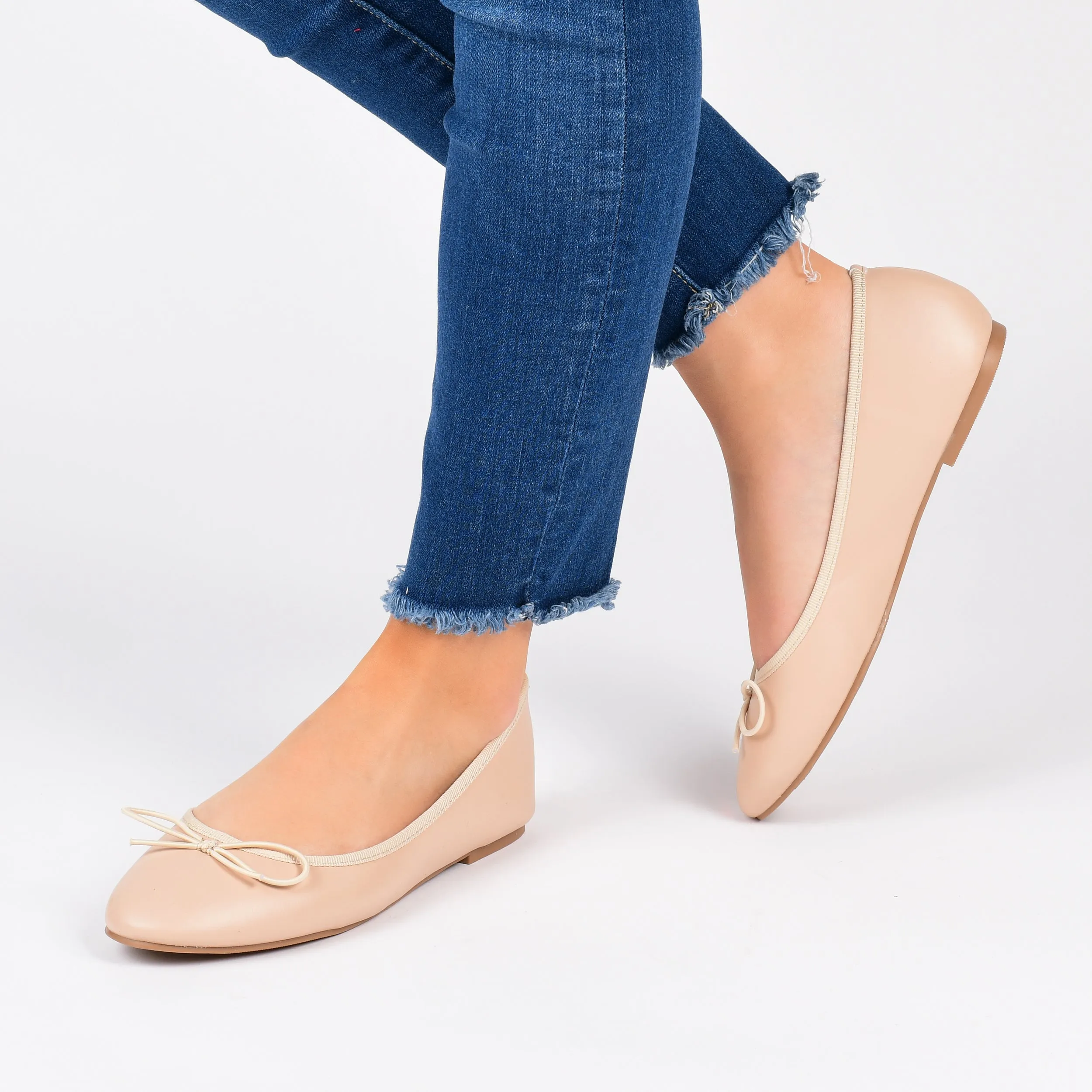 Journee Collection Women's Vika Flat
