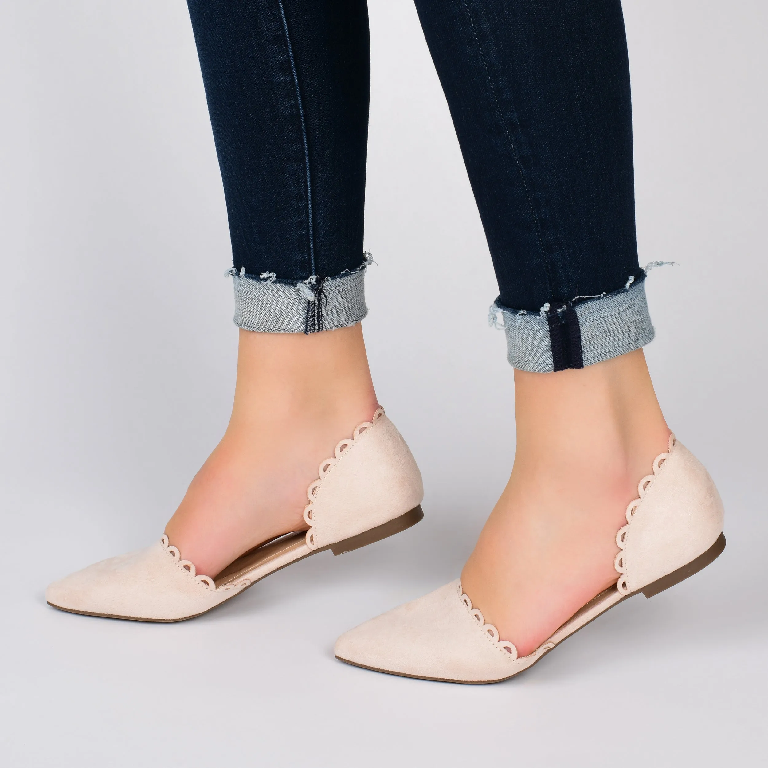 Journee Collection Women's Wide Width Jezlin Flat