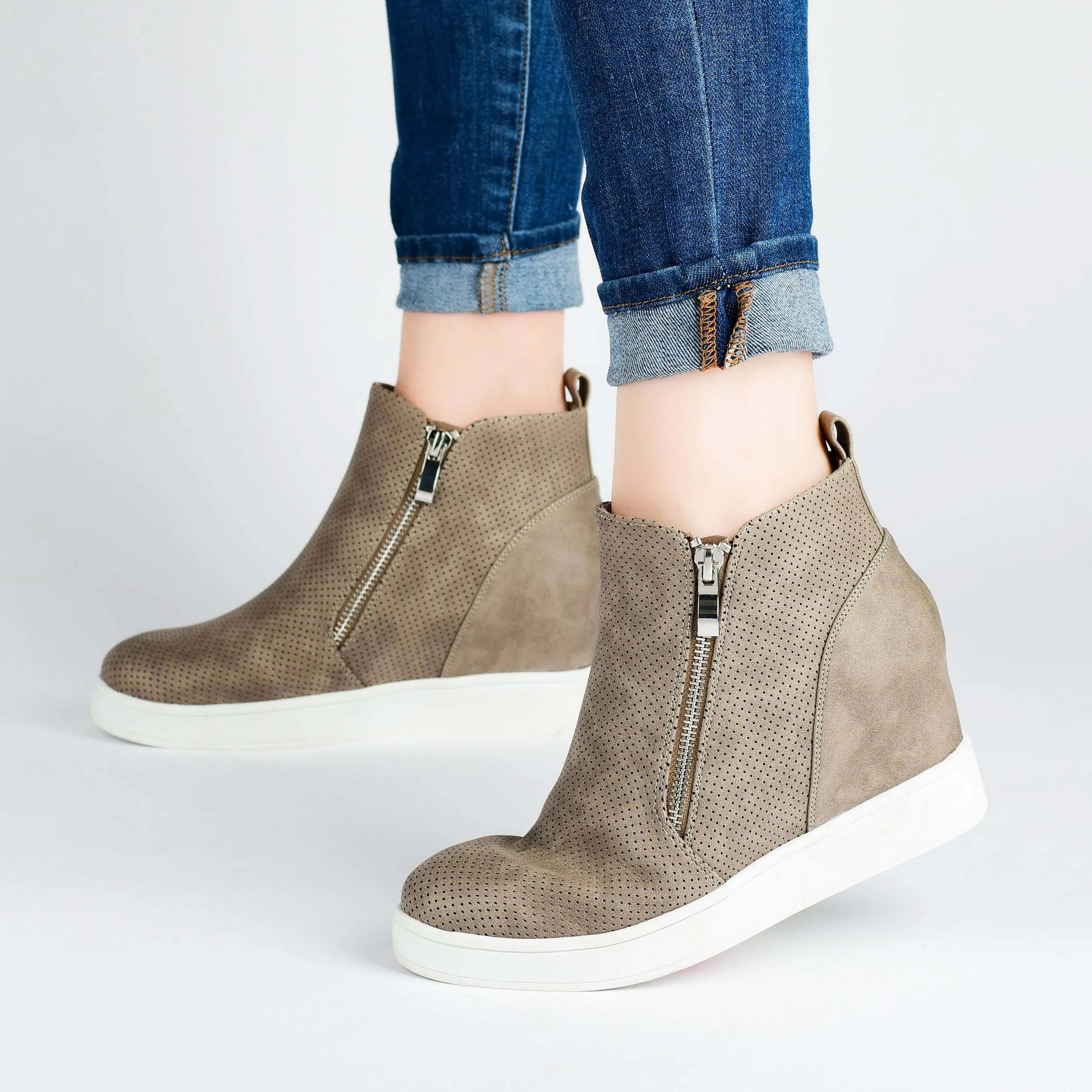 Journee Collection Women's Wide Width Pennelope Sneaker Wedge