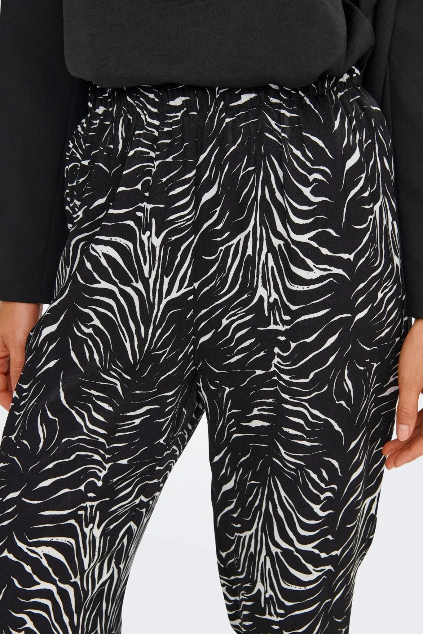 Mille Pants - Black w. White Stripes