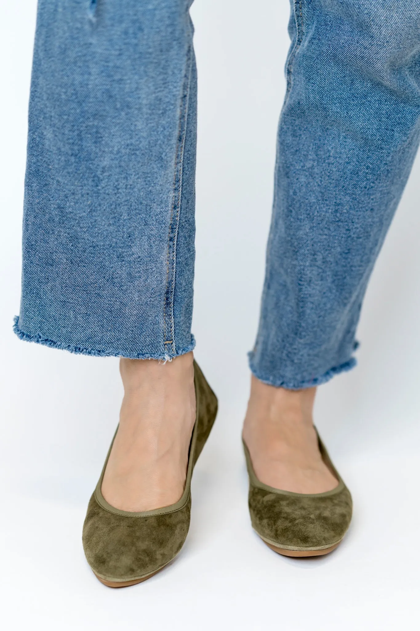 Vienna Pointed Toe Foldable Ballet Flat in Mud Suede